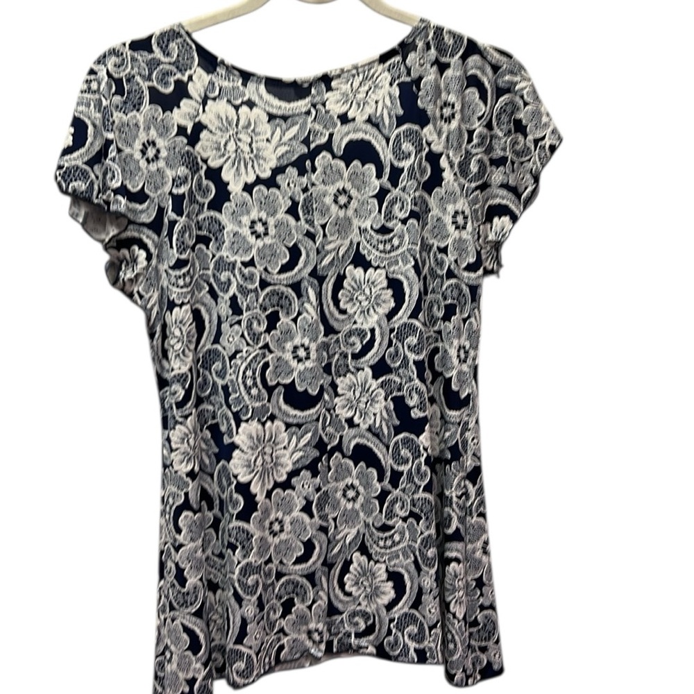 Brittany Black Womens Embossed Blue and White Floral Blouse Size Small Petite - Picture 5 of 5